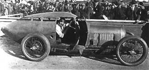  Lakewood's first automobile race featured Barney Oldfield in his famed Golden Submarine taking on Ralph DePalma.