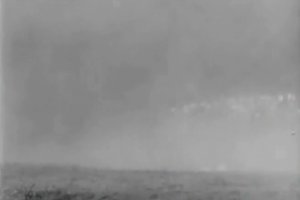 A look at the dusty conditions at Lakewood on Sept. 2, 1946.  You can just make out one of the two hills along the backstretch through the clouds in this screen shot from the newsreel of the event.