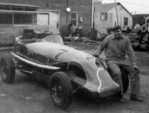 Ervin Wolfe and the repaired Wolfe Special in 1947.  Photo from the Floyd Seago collection